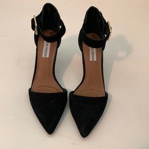 Black suede Steve Madden pumps